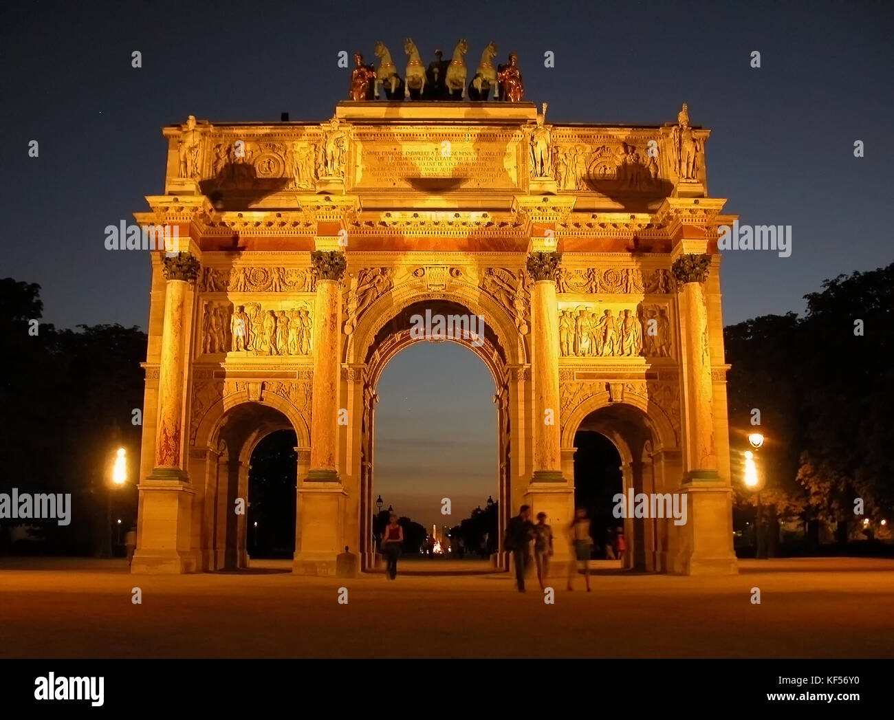 Arc De Triomphe Du Carrousel Illuminated At Night Looking Up The Axe Stock Photo Alamy