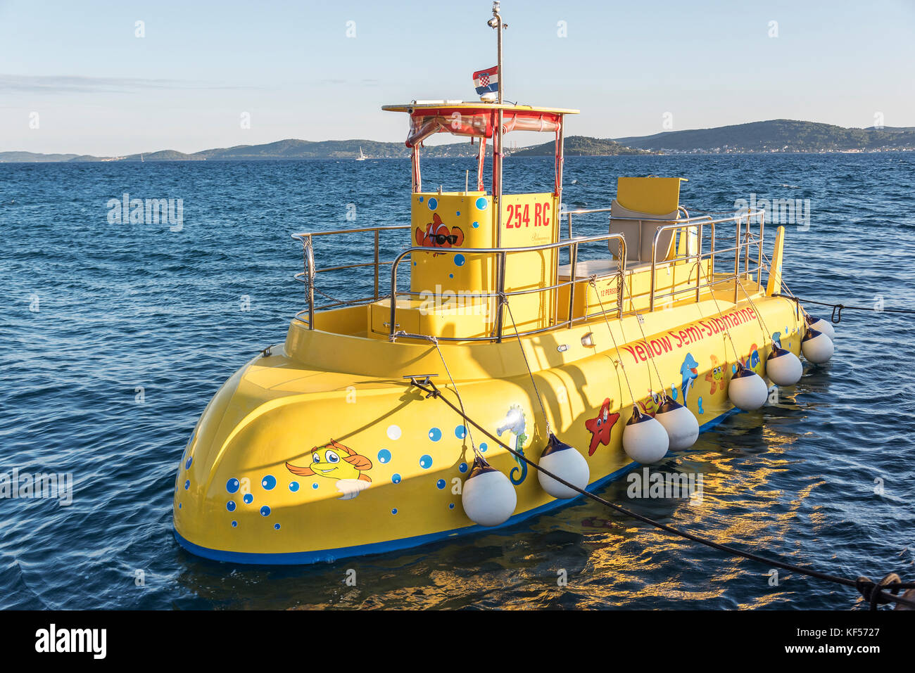 Yellow submarine boat hi-res stock photography and images - Alamy