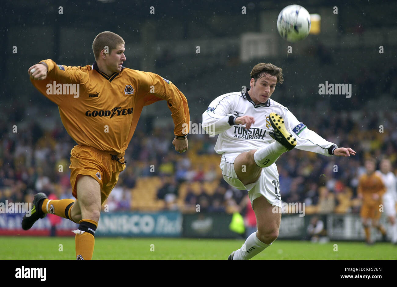 Wolverhampton Wanderers Footballer Carl Robinson And Port Vale Player Matt Carragher Stock Photo Alamy