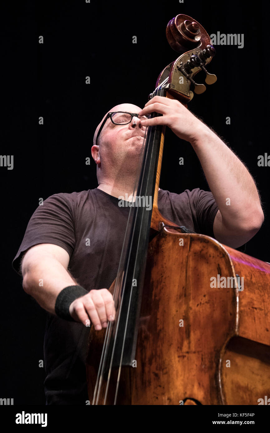 Yaron Stavi solo's on bass with The Lowest Common Denominator, Scarborough Jazz festival, 2017 Stock Photo
