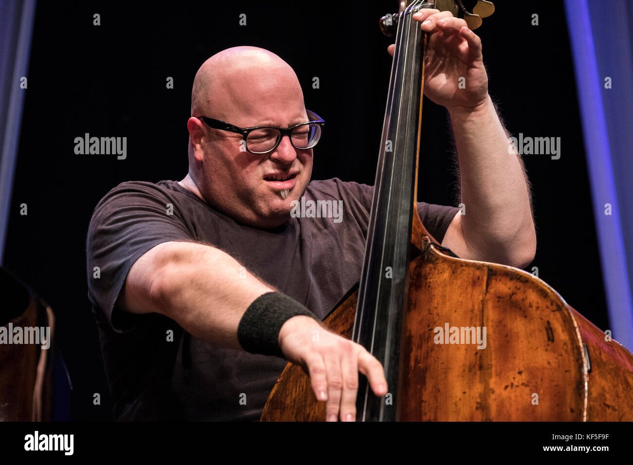 Yaron Stavi solo's on bass with The Lowest Common Denominator, Scarborough Jazz festival, 2017 Stock Photo