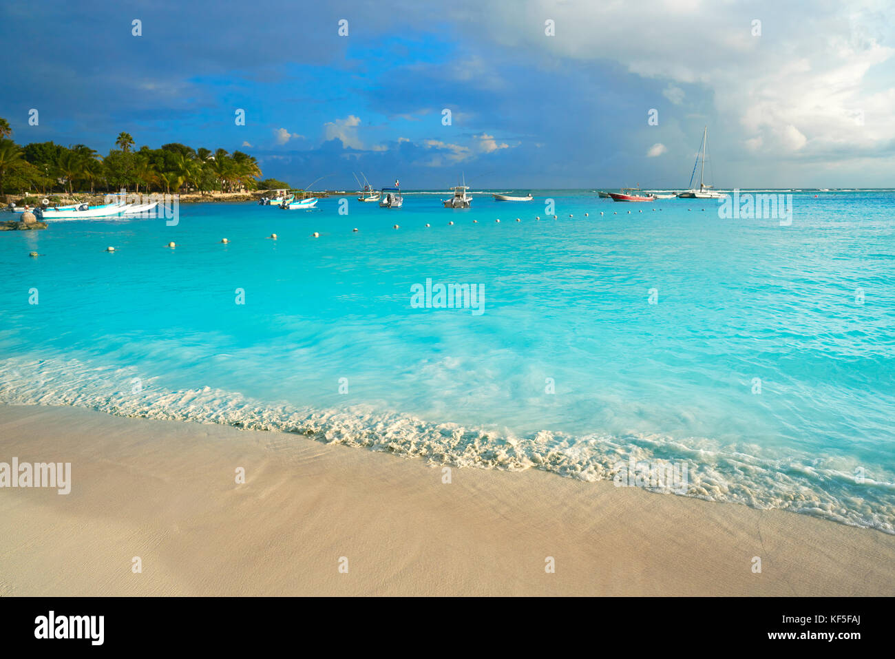 Akumal beach in Riviera Maya of mayan Mexico Stock Photo - Alamy