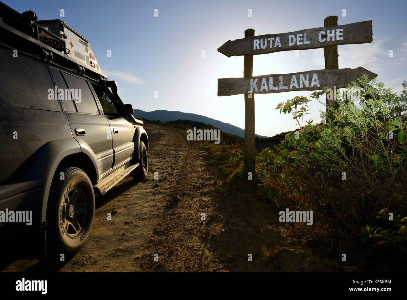 Road sign Ruta del Che, SUV on road, Santa Cruz, Bolivia Stock Photo