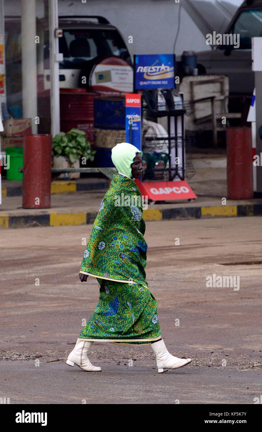 Fashionable african woman hi-res stock photography and images - Alamy