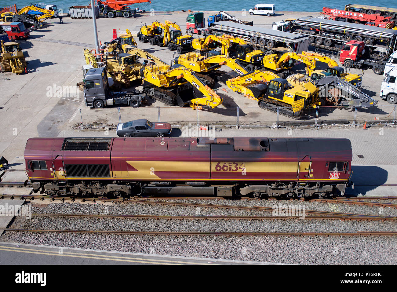 Class 66 locomotive in Southampton Docks with JCB machines for export in the background Stock Photo