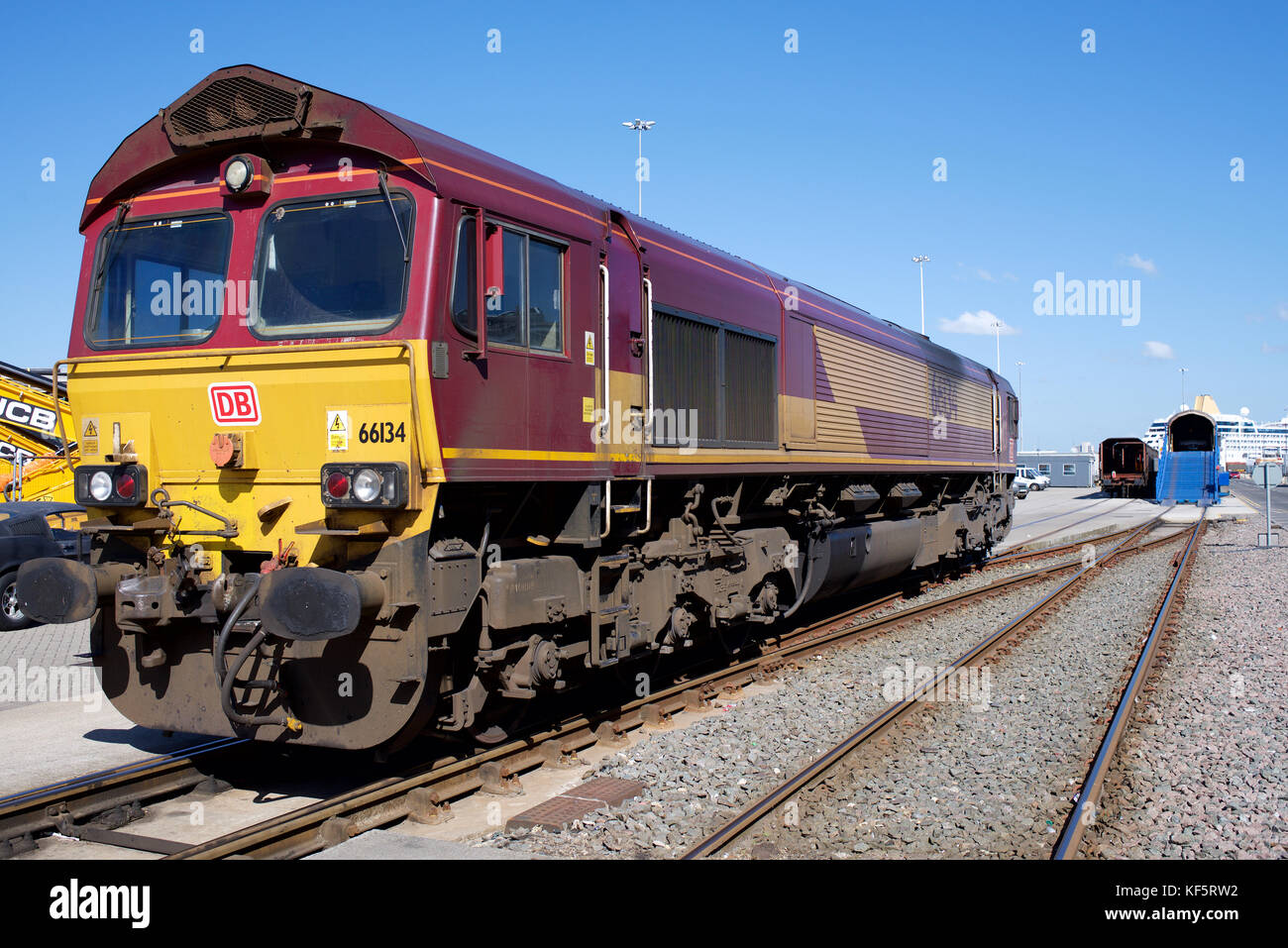 Class 66 locomotive at Southampton Docks with train of cars for export Stock Photo