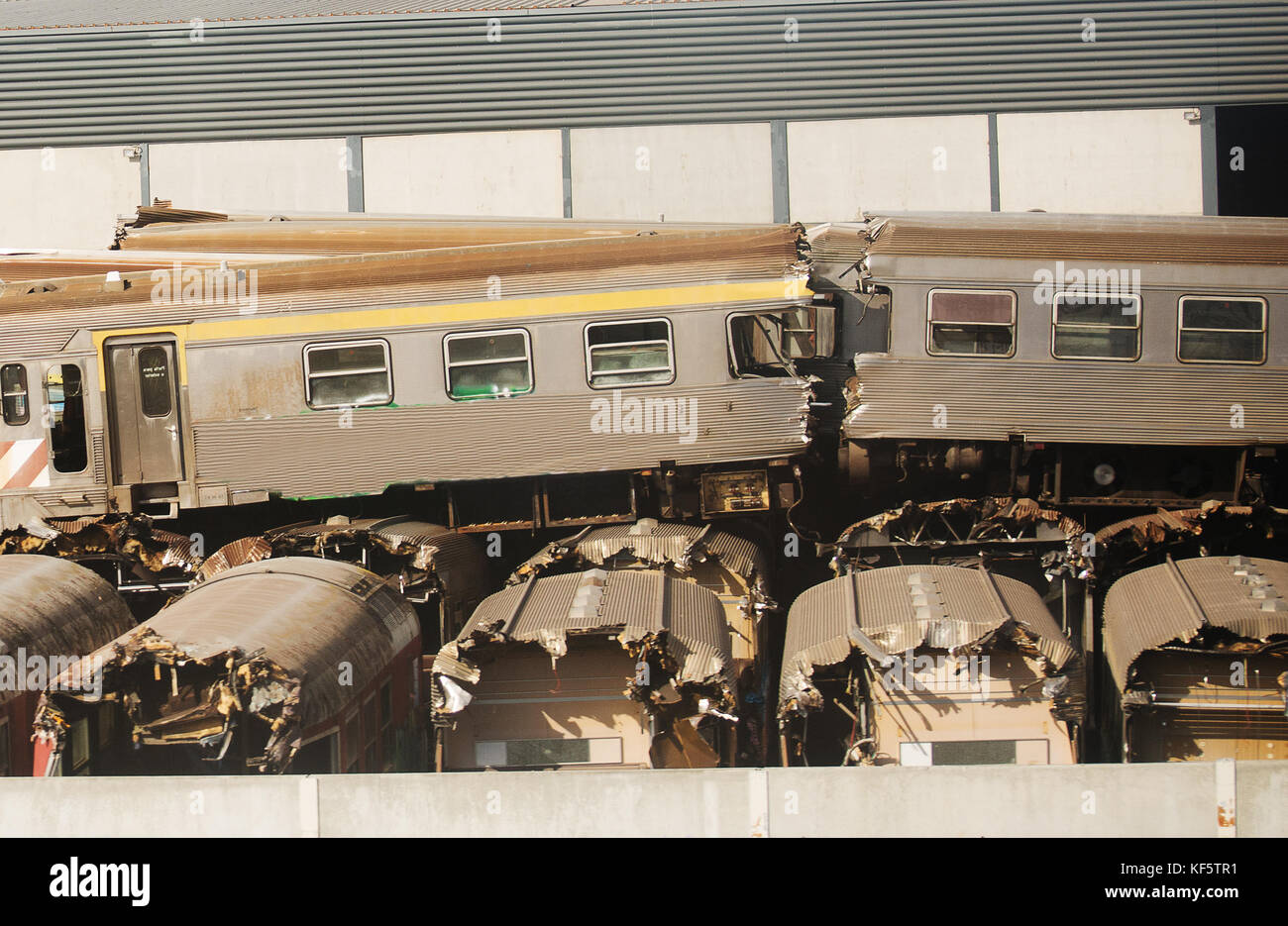 Garbage railway tracks hires stock photography and images Alamy