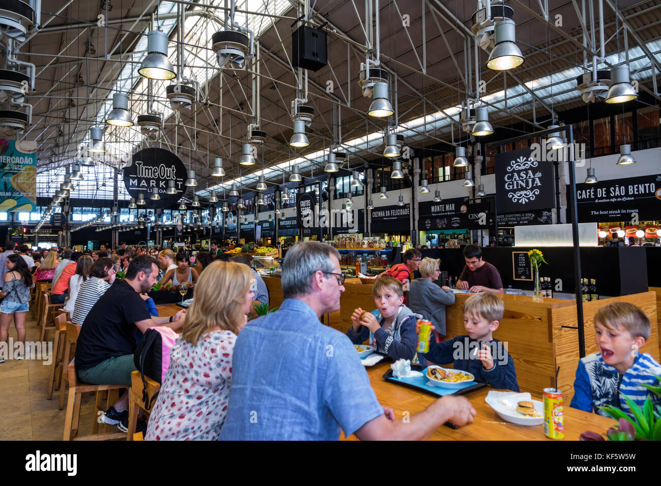 Food court plaza table tables casual dining hi-res stock photography and  images - Alamy