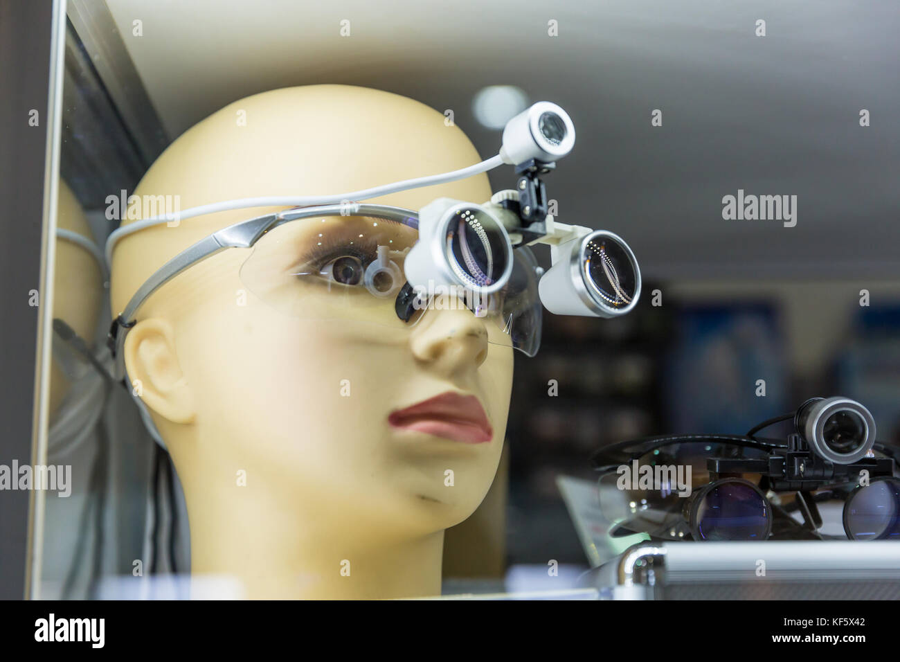 Medical training mannequin head, magnifying glass Stock Photo Alamy