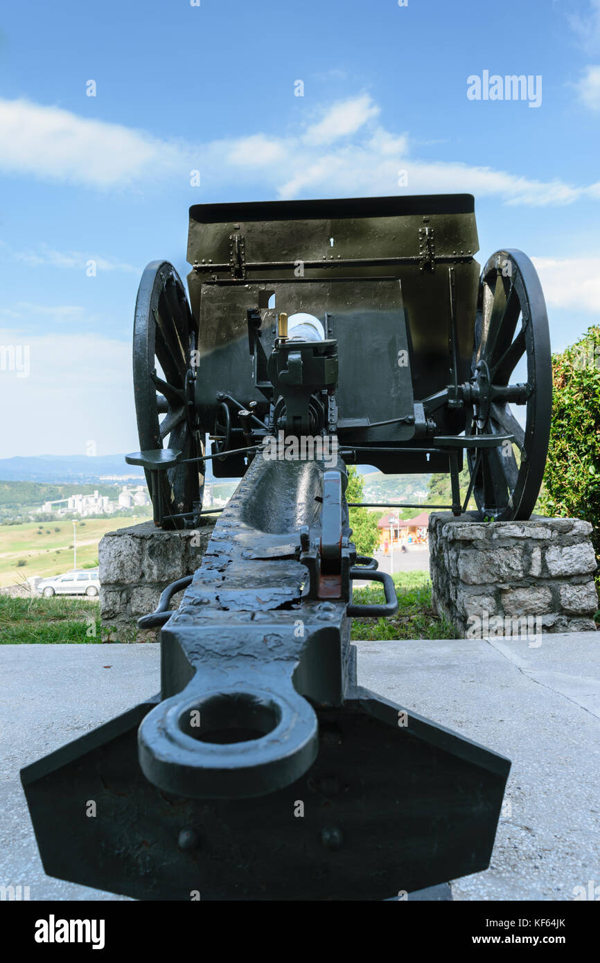 Old World War One weapons. Schneider - Putilov field cannon, 75mm FF calibre. model 1902/36. It was used by Romanian Army prior and at the beginning o Stock Photo