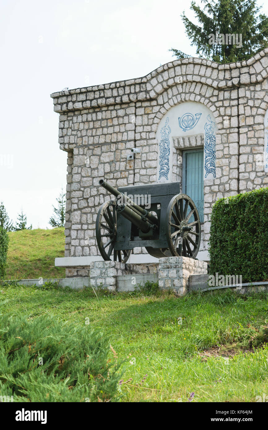 Old World War One weapons. Schneider - Putilov field cannon, 75mm FF caliber. model 1902/36. It was used by Romanian Army prior and at the beginning o Stock Photo