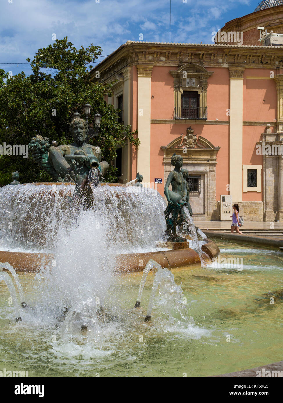 Turia fountain in la Plaza de la Virgen in front of theBasilica Virgen de los Desamparados, Ciutat Vella, Valencia, Spain Stock Photo