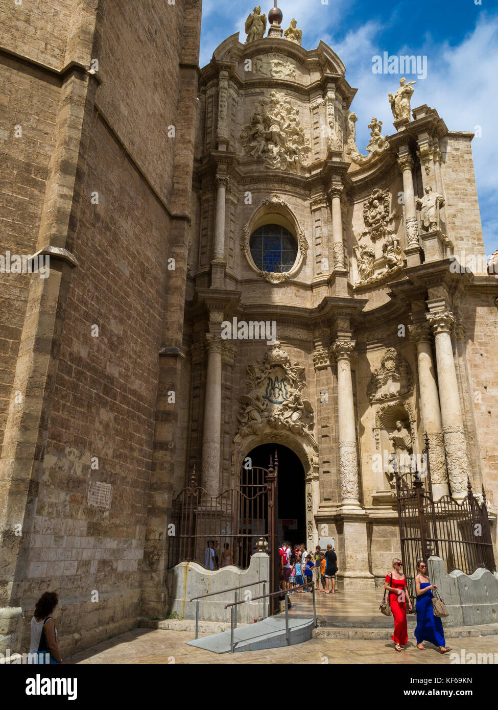 Puerta de los Hierros, the main visitors entrance to Valencia Cathedreal, Ciutat Vella, Valencia, Spain. Stock Photo