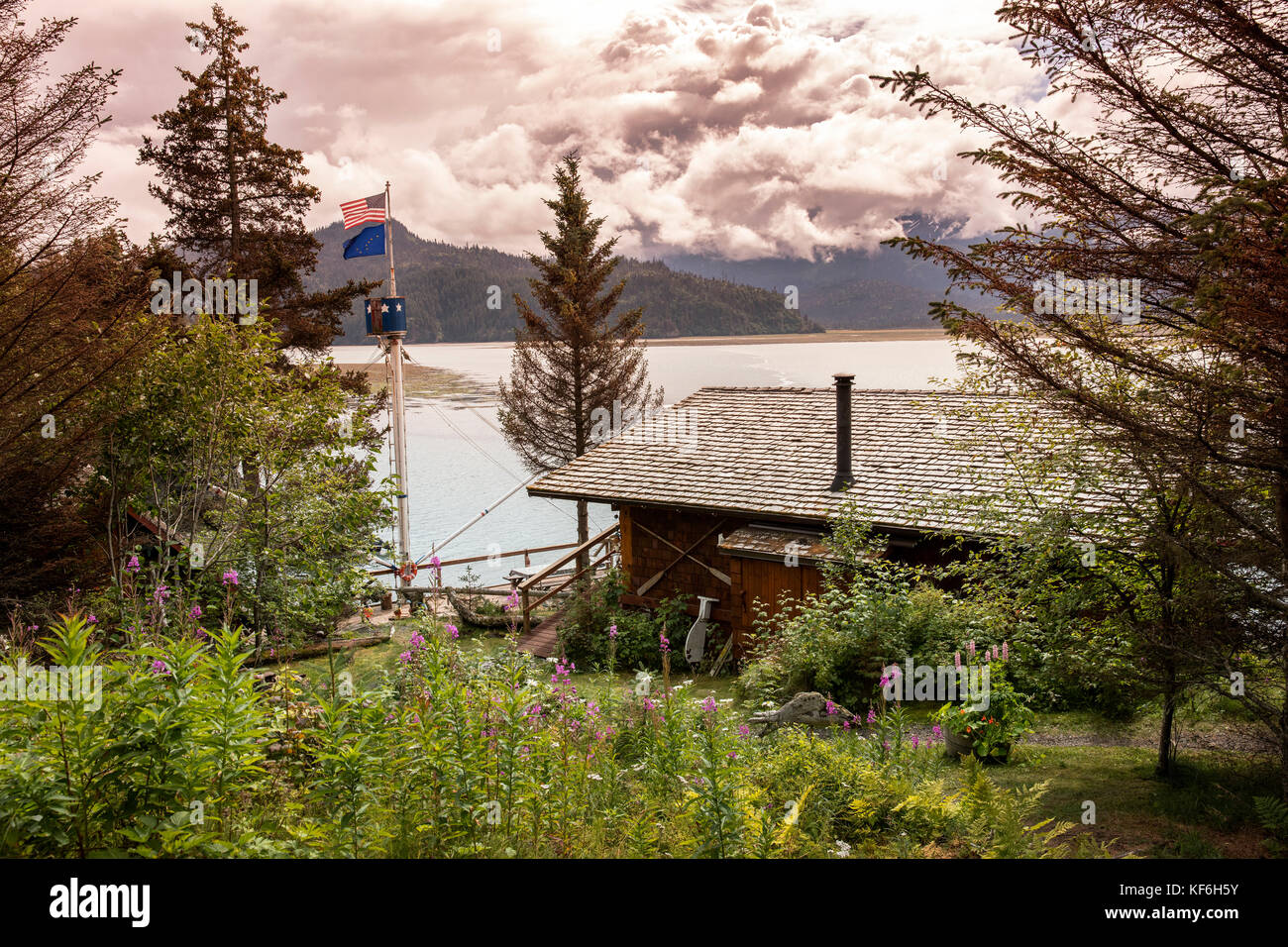 USA, Alaska, Homer, China Poot Bay, Kachemak Bay, view of the grounds