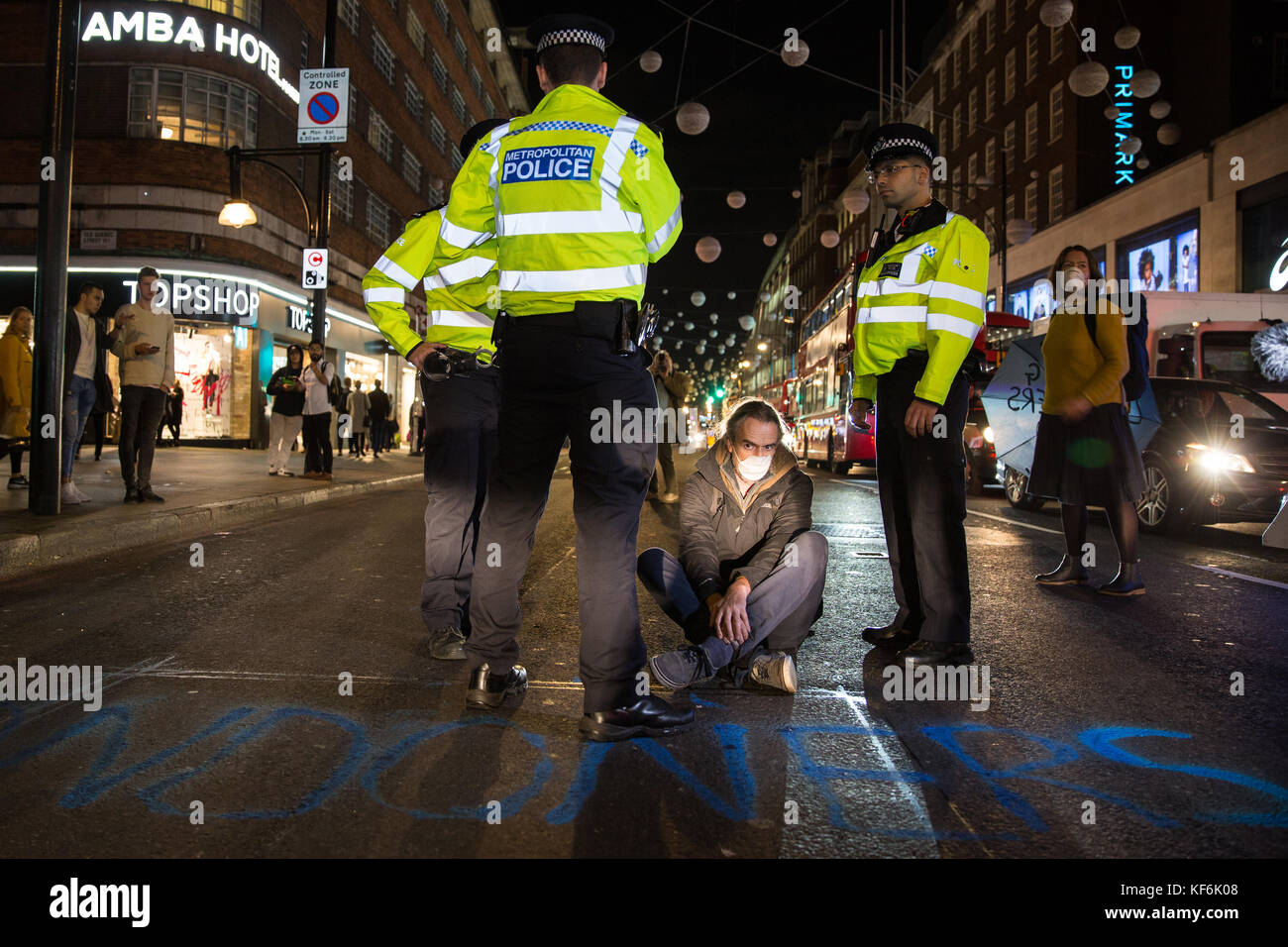 London, UK. 25th Oct, 2017. Roger Hallam, PhD student and environmental campaigner, stages a sit-down protest to block Oxford Street at Marble Arch during a protest by environmental activists from the Stop Killing Londoners campaign to demand urgent attention to prevent premature deaths from air pollution. Credit: Mark Kerrison/Alamy Live News Stock Photo