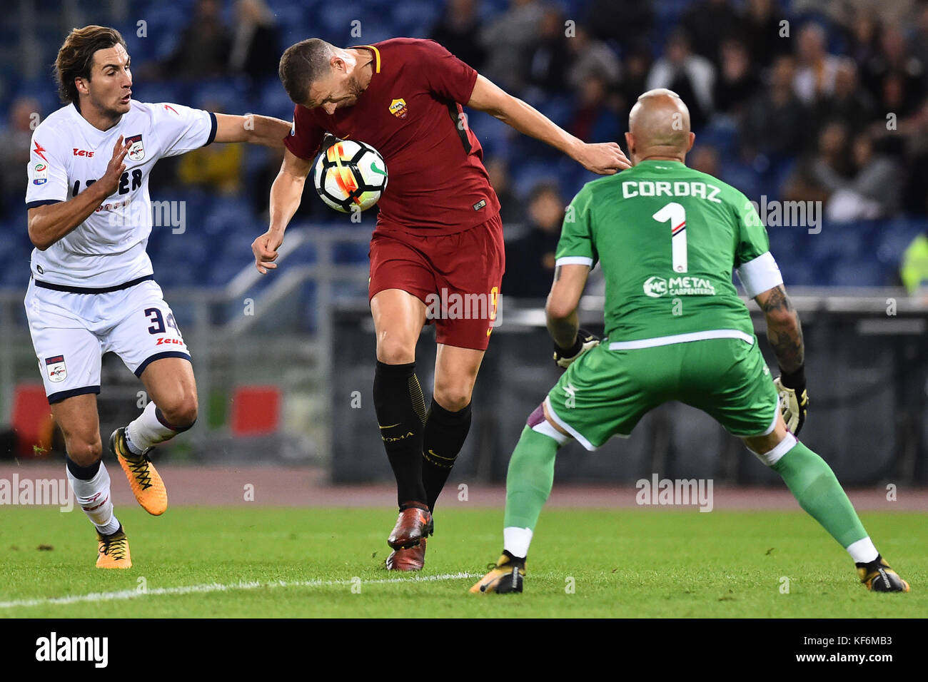 Rome, Italy. 26th Oct, 2017. Rome 25-10-2017 Lega Serie A Roma Crotone Nella foto Stefan SImic e Edin Dzeko Photo Fotografo01 Credit: Independent Photo Agency/Alamy Live News Stock Photo