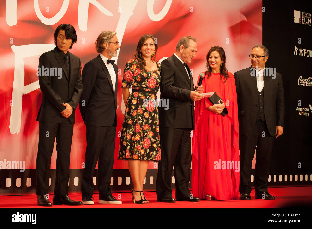 Members of the International Competition Jury, Masatoshi Nagase, Martin Provost, Victoria Jones, Tommy Lee Jones, Zhao Wei Reza Mirkarimi appears on the opening red carpet for The 30th Tokyo International Film Festival in Roppongi on October 25th, 2017, in Tokyo, Japan. The festival runs from October 25th to November 3rd at venues in Tokyo. Credit: Michael Steinebach/AFLO/Alamy Live News Stock Photo