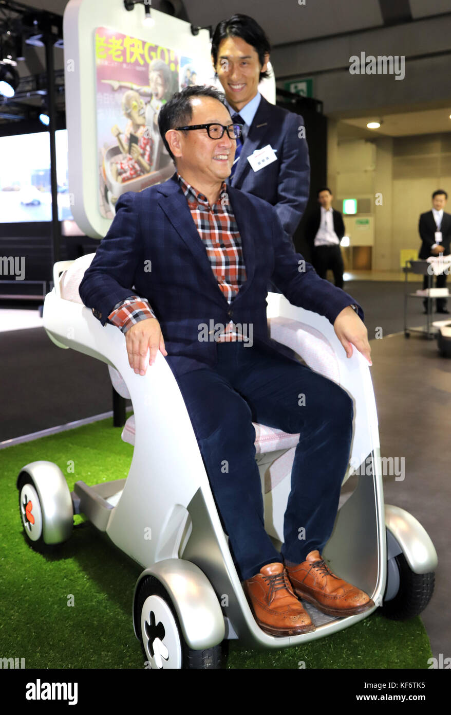 Tokyo, Japan. 26th Oct, 2017. Japanese automobile giant Toyota Motor president Akio Toyoda tries to ride Honda Motor's concept tandem personal mobility 'FureMobi Concept' at a press preview of the 45th Tokyo Motor Show in Tokyo on Thursday, October 26, 2017. Tokyo Motor Show will start from October 27 through November 5. Credit: Yoshio Tsunoda/AFLO/Alamy Live News Stock Photo