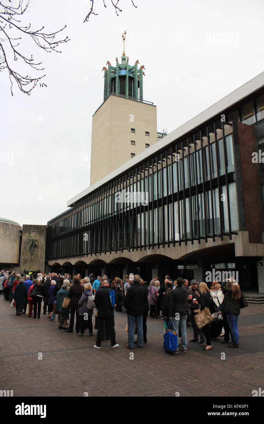 Civic Centre, Newcastle upon Tyne, UK. 26th October, 2017. Antiques Roadshow 40th Anniversary Series filming at Civic Centre, Newcastle upon Tyne, UK. October 26th. Credit: DEW/Alamy Live News Stock Photo