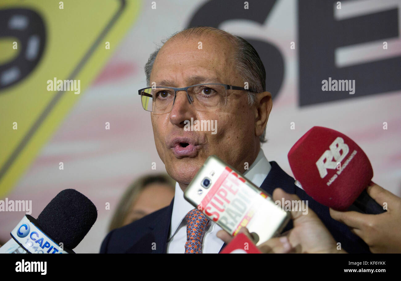 SÃO PAULO, SP - 26.10.2017: ENCONTRO ENTRE ALCKMIN E ROLLEMBERG EM SP - Governor Geraldo Alckmin granted an interview after signing a cooperation agreement in the transit area with Governor Rodrigo Rollemberg, of the Federal District. (Photo: Bruno Rocha/Fotoarena) Stock Photo