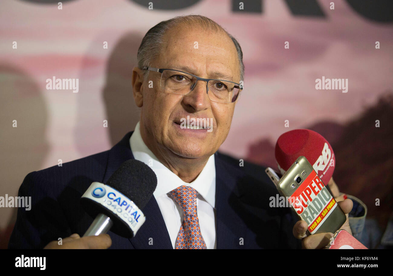 SÃO PAULO, SP - 26.10.2017: ENCONTRO ENTRE ALCKMIN E ROLLEMBERG EM SP - Governor Geraldo Alckmin granted an interview after signing a cooperation agreement in the transit area with Governor Rodrigo Rollemberg, of the Federal District. (Photo: Bruno Rocha/Fotoarena) Stock Photo