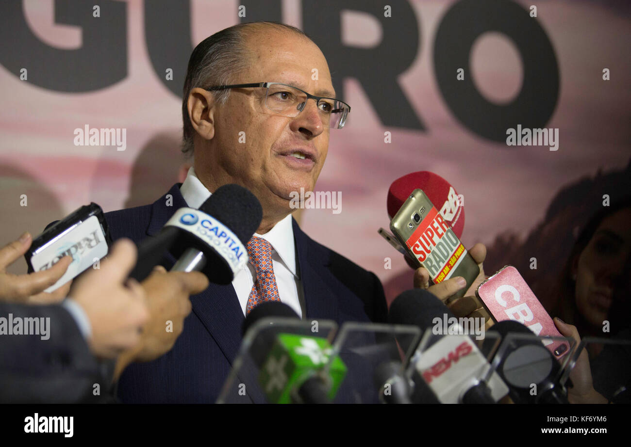 SÃO PAULO, SP - 26.10.2017: ENCONTRO ENTRE ALCKMIN E ROLLEMBERG EM SP - Governor Geraldo Alckmin granted an interview after signing a cooperation agreement in the transit area with Governor Rodrigo Rollemberg, of the Federal District. (Photo: Bruno Rocha/Fotoarena) Stock Photo
