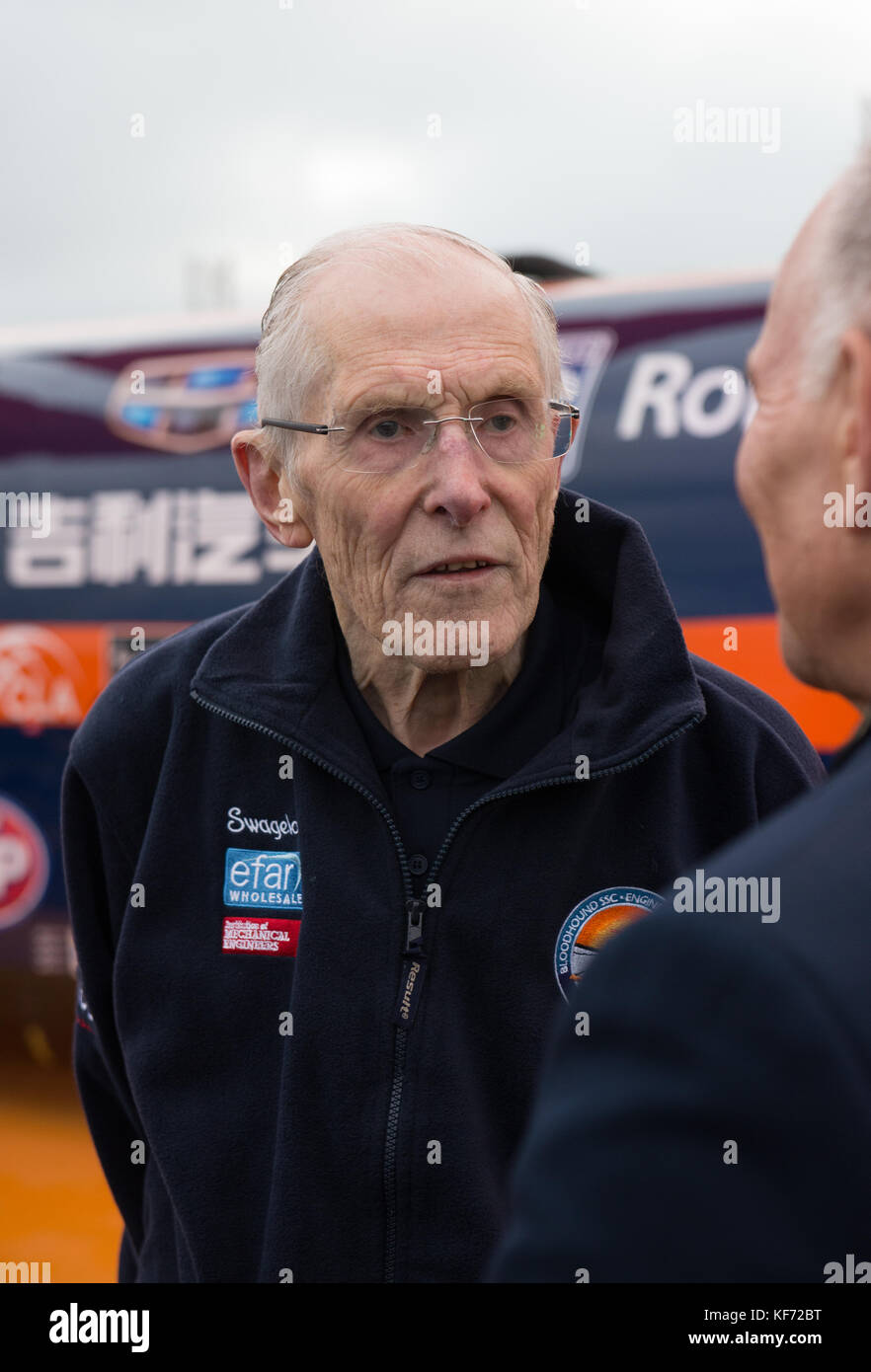 Newquay airport, Cornwall, UK. 26th October, 2017. Land speed record trial at Newquay airport 26/10/17 Photographs by Elliot Caunce Credit: Elliot Caunce/Alamy Live News Stock Photo