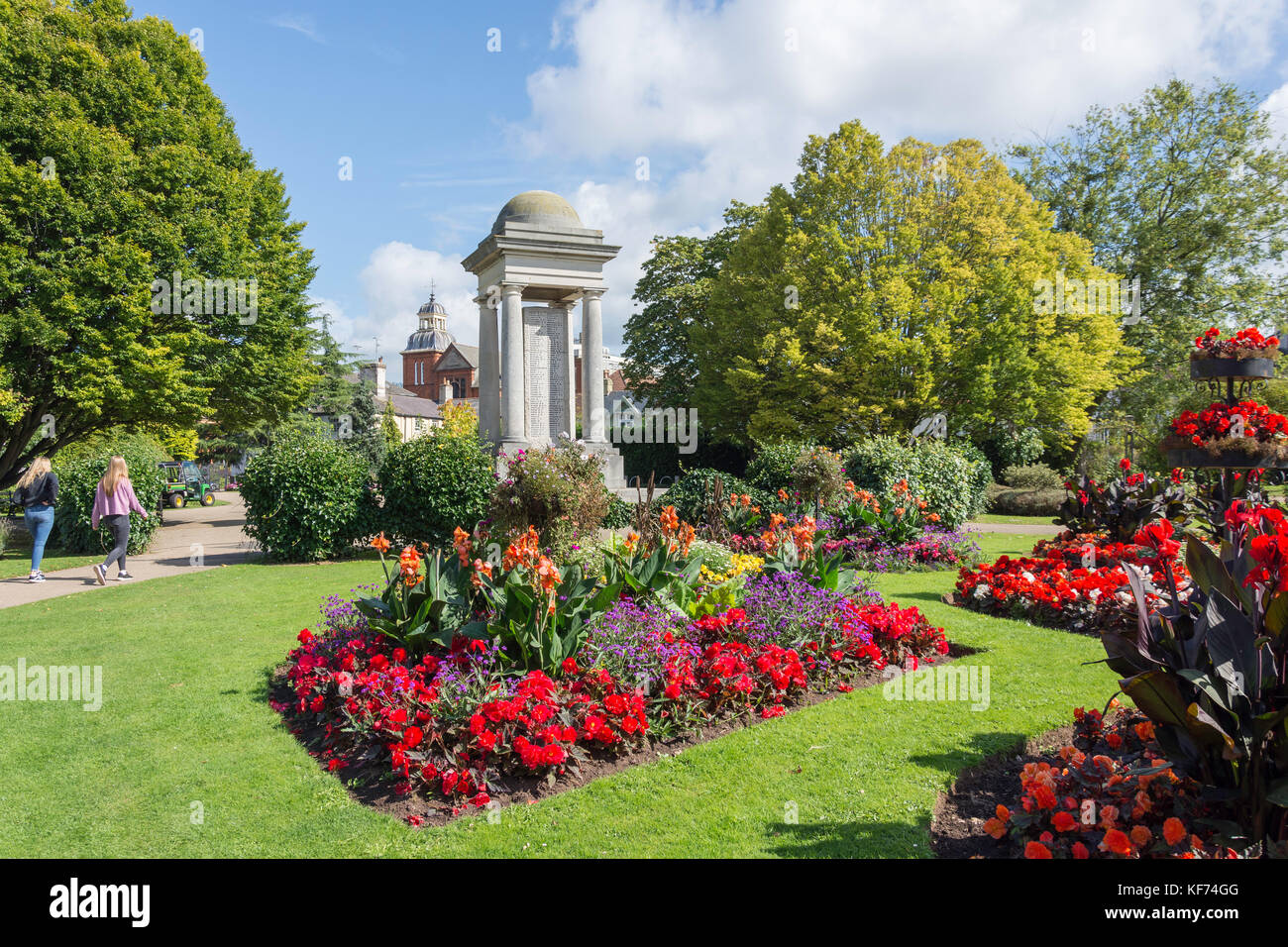 Rose beds and War Memorial in Vivary Park, Taunton, Somerset, England, United Kingdom Stock Photo