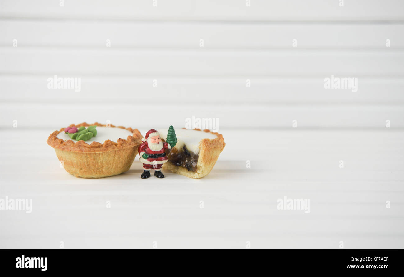 Iced mince pies hi-res stock photography and images - Alamy