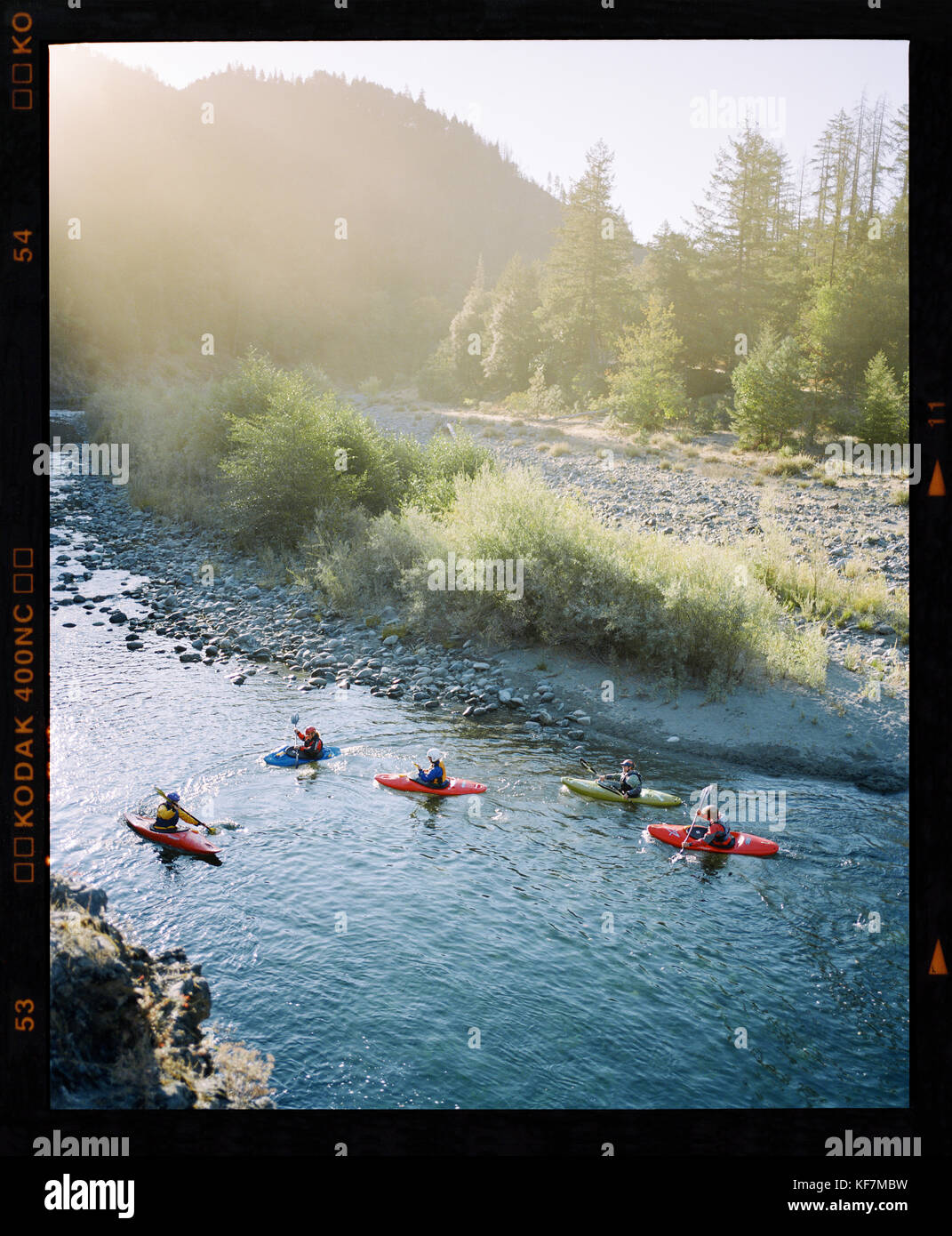 USA, California, Forks of Salmon, people kayaking on the Salmon River