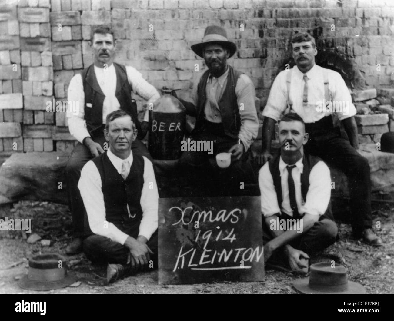 1 108308 Workers at Brazier's Brickyard, Toowoomba, 1914 Stock Photo