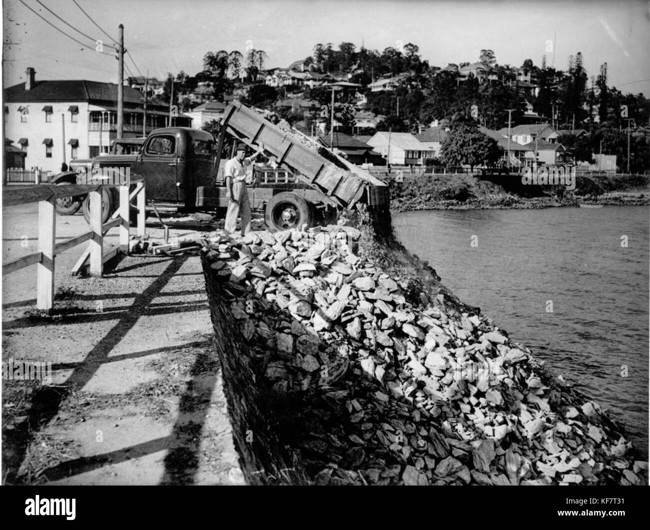 1 115284 Building a retaining wall on Kingsford Smith Drive, Hamilton