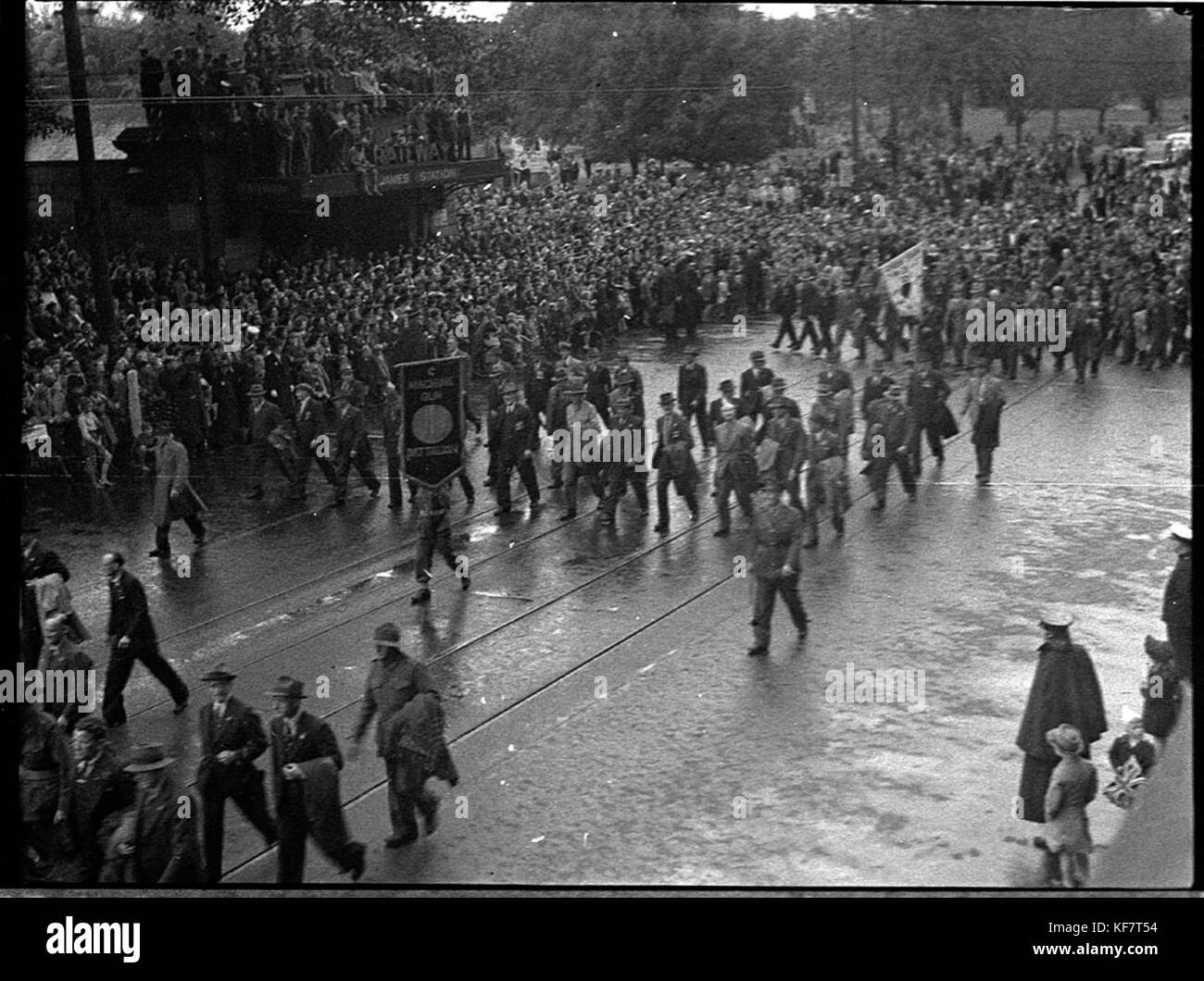 Anzac march Black and White Stock Photos & Images - Alamy