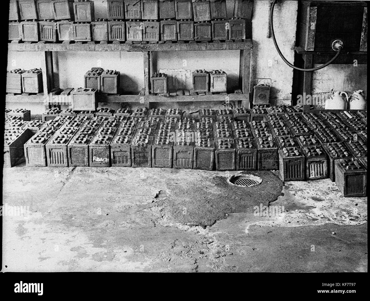 27607 Advance Battery Service Stock Photo Alamy