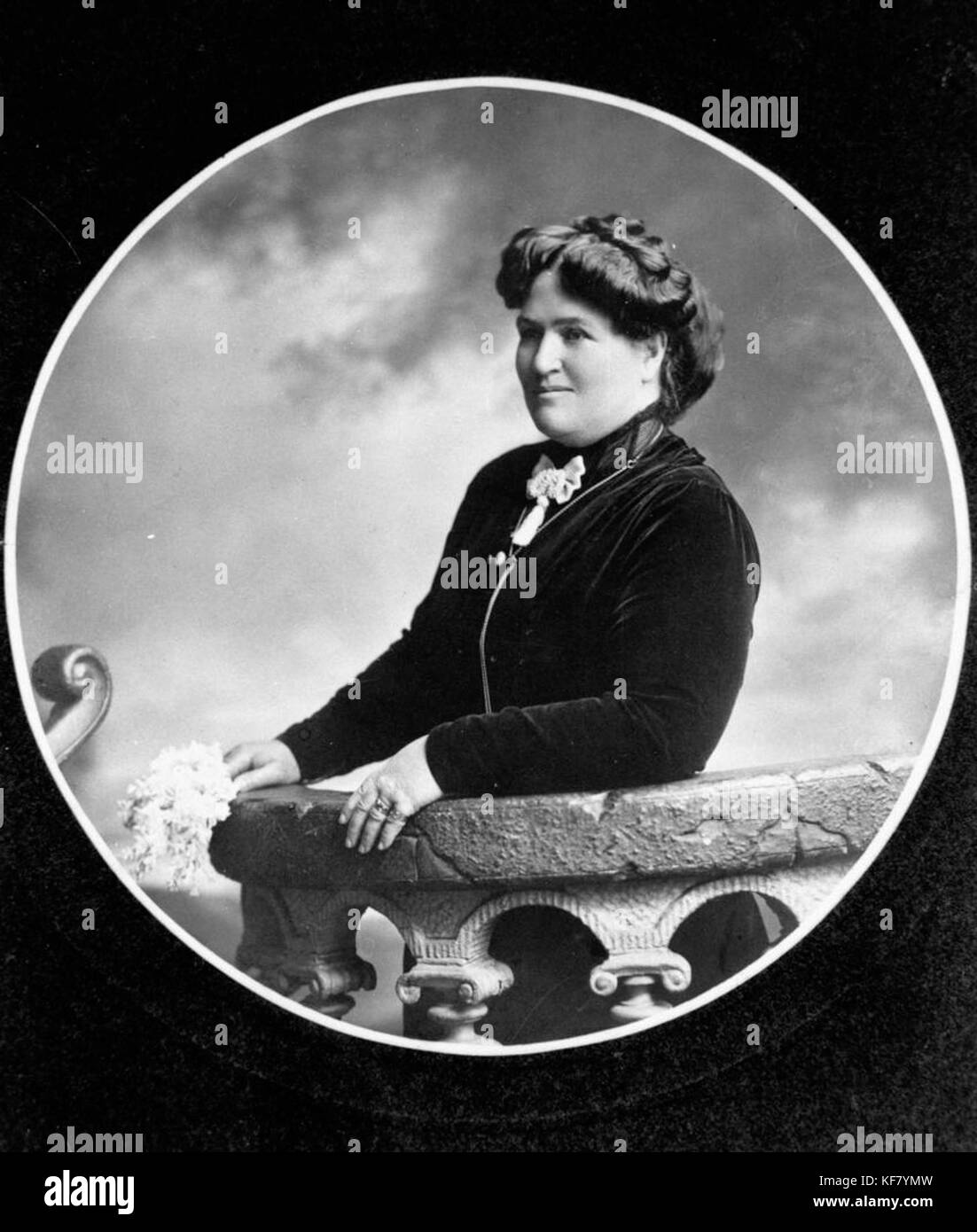 1 102610 Mrs R. Campbell, Railway Hotel, Cunnamulla Stock Photo Alamy