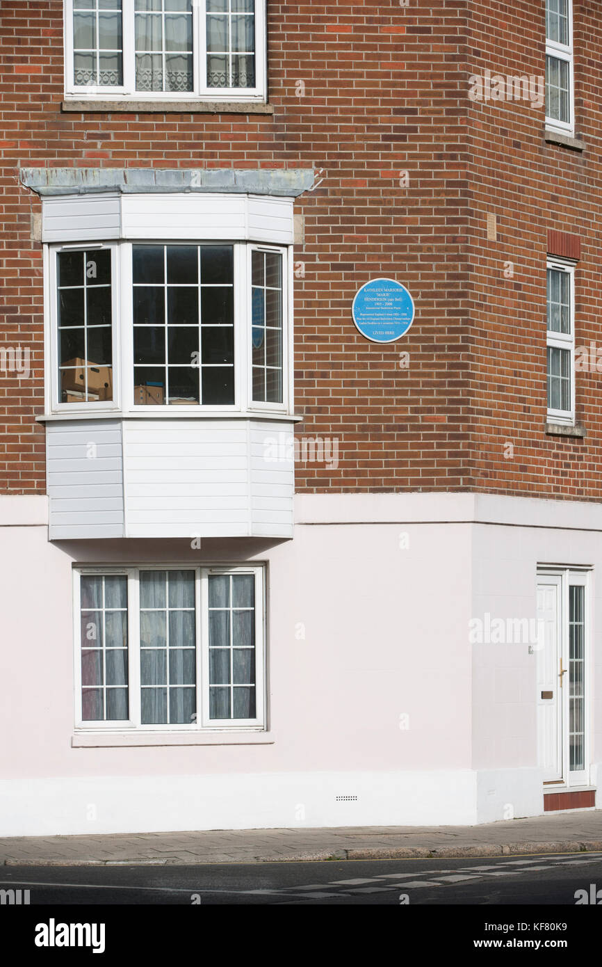 Blue plaque commemorating Kathleen Marjorie 'Marje' Henderson (nee Bell) at 103 high Street, Portsmouth, Hampshire, England, UK Stock Photo
