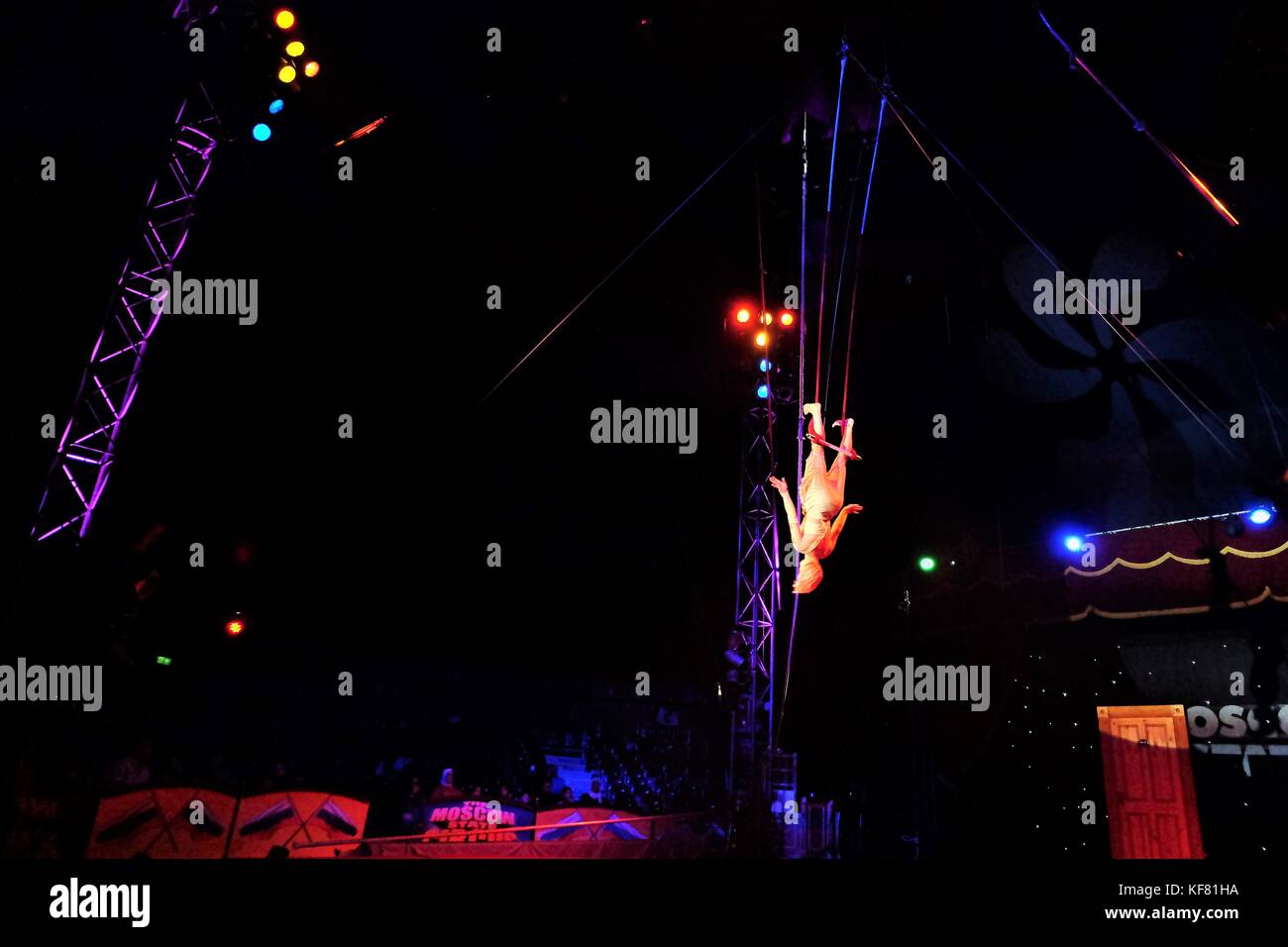 Circus Trapeze Artist Stock Photo Alamy