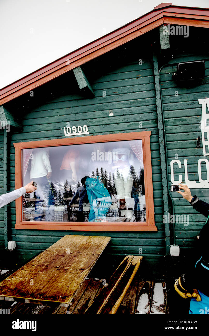 USA, Colorado, Aspen, the afternoon party scene at the Cloud 9 restaurant, Aspen Highlands Ski Resort Stock Photo
