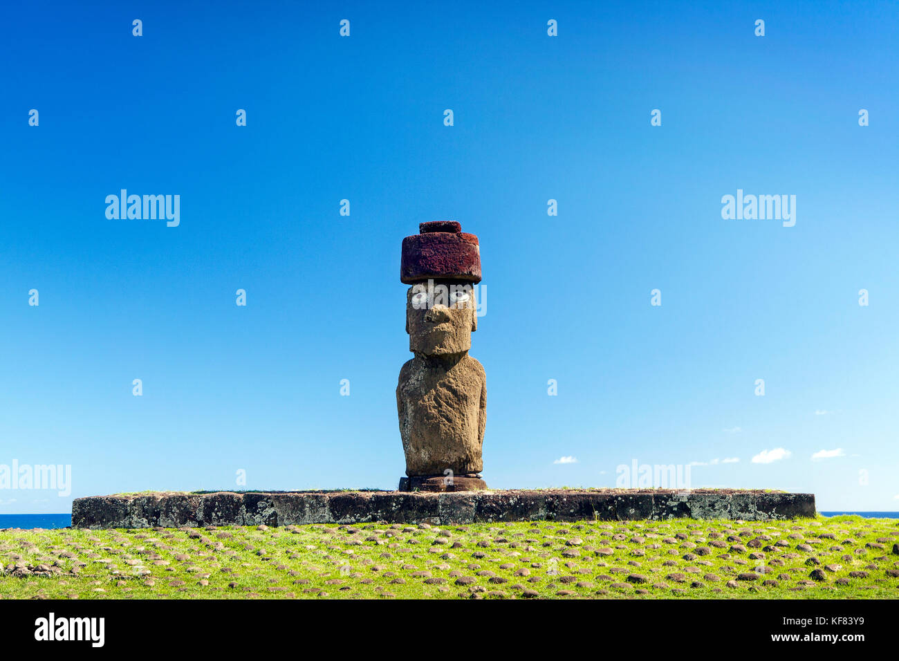 EASTER ISLAND, CHILE, Isla de Pascua, Rapa Nui, horses graze in front of the Ahu Ko Te statue, with restored eyes, which is located on the Tahai Cerem Stock Photo