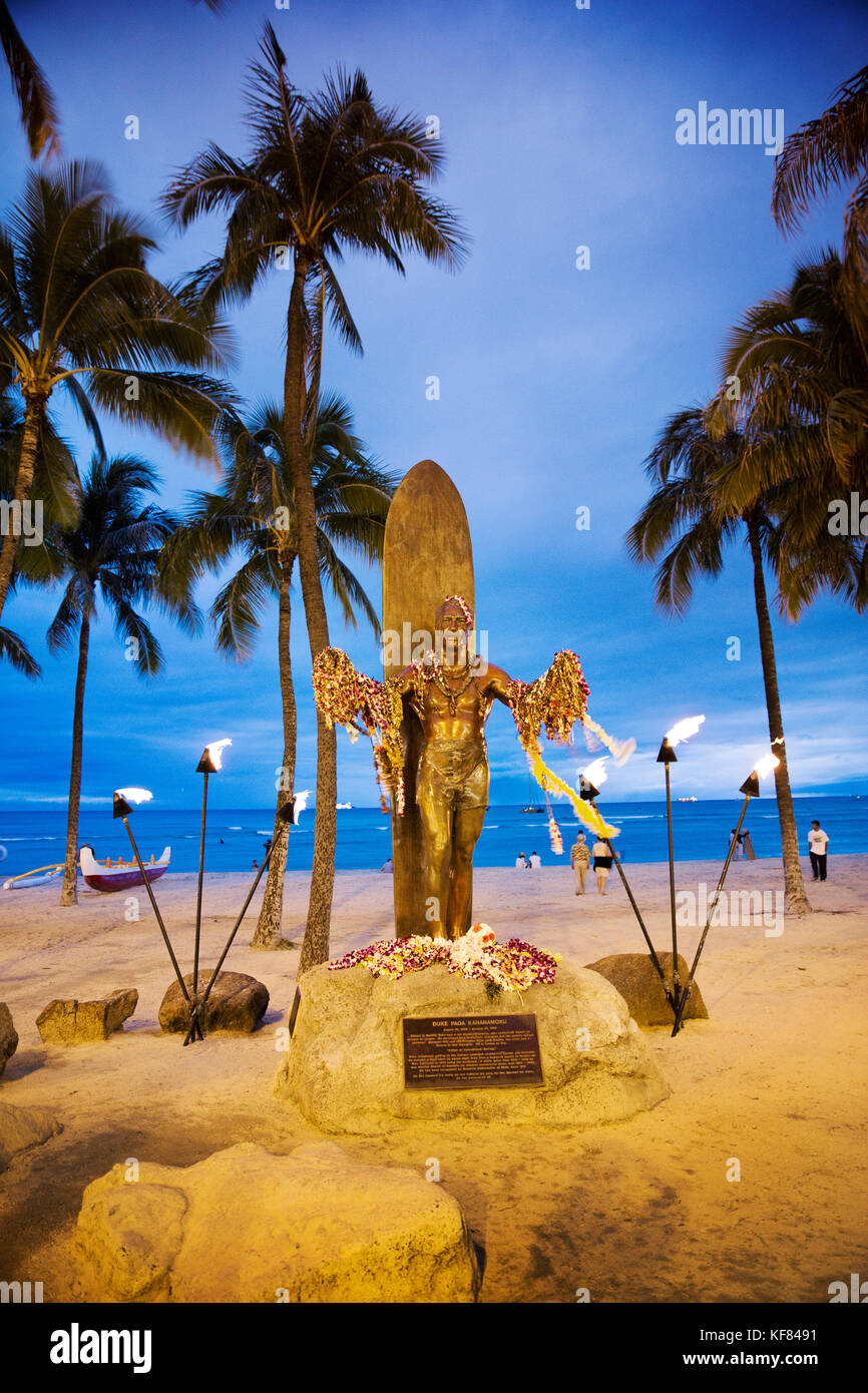 USA, Oahu, Hawaii, statue of Hawaiian surf legend and icon Duke