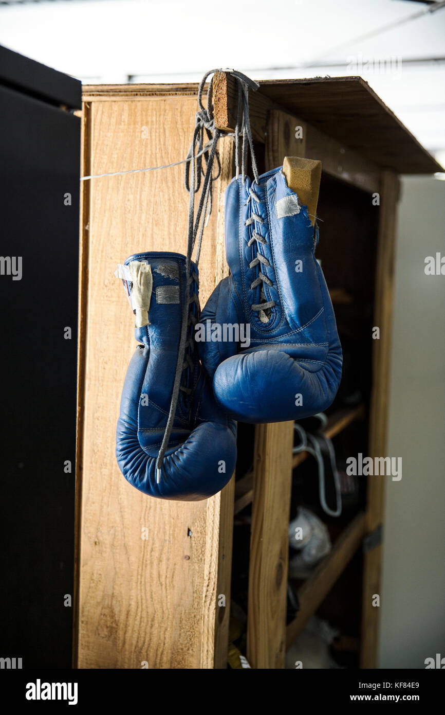 Boxing gloves hanging hires stock photography and images Alamy