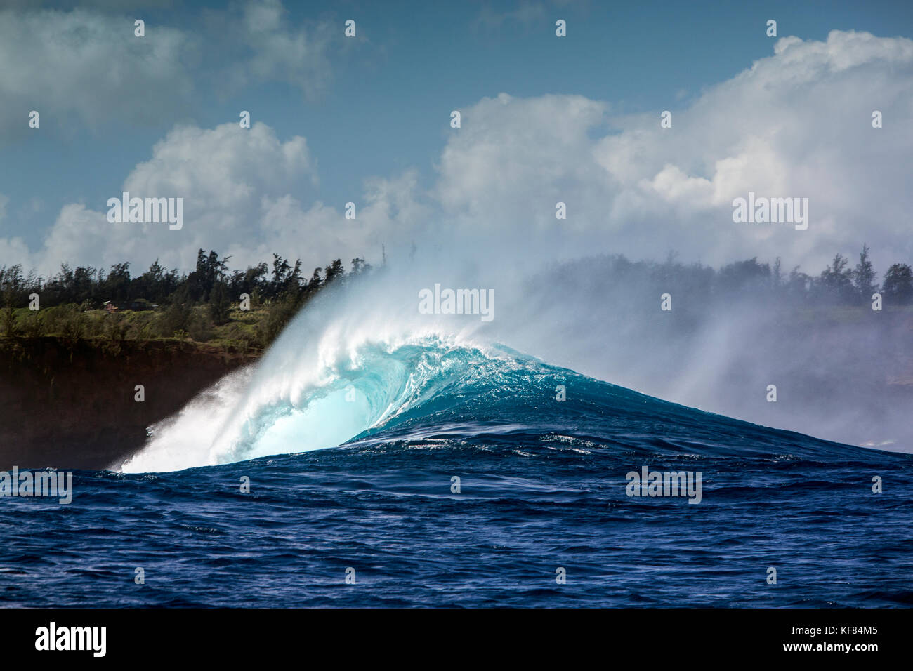USA, HAWAII, Maui, Jaws, a big wave rolling through at Peahi on the
