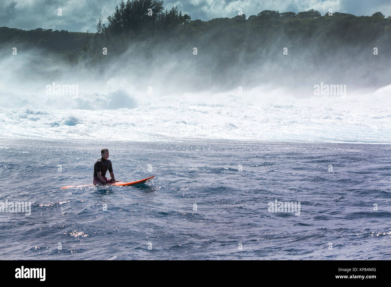 USA, HAWAII, Maui, Jaws, big wave surfer Mike Pietsch coming in from the surf at Peahi on the Northshore Stock Photo