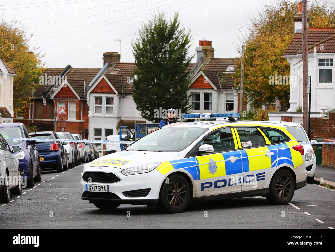 Brighton, UK. 26th October, 2017. Police outside a property on Sandgate Road in Brighton. A badly injured woman was found at the house early this morning after a man turned himself in at John Street Police Station in the City. Stock Photo