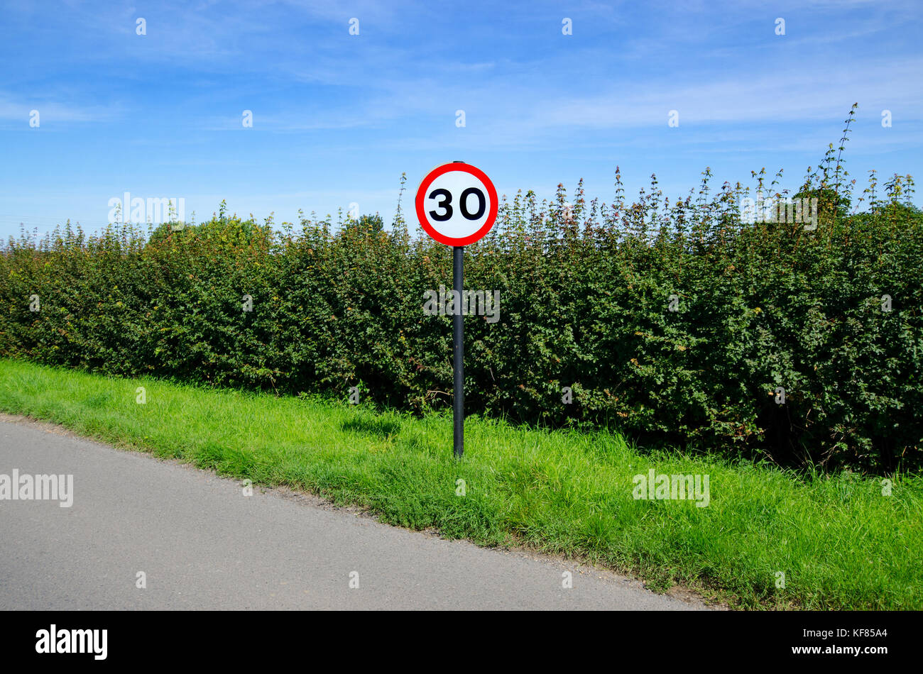 30 mph speed limit sign on a rural road in Kent, England. Stock Photo