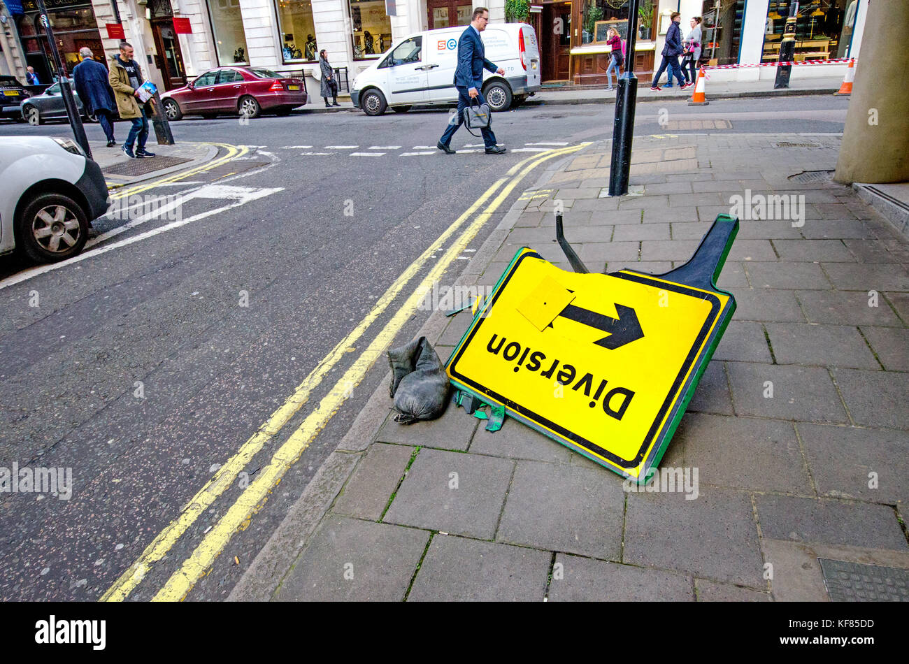 Diversion sign hires stock photography and images Alamy