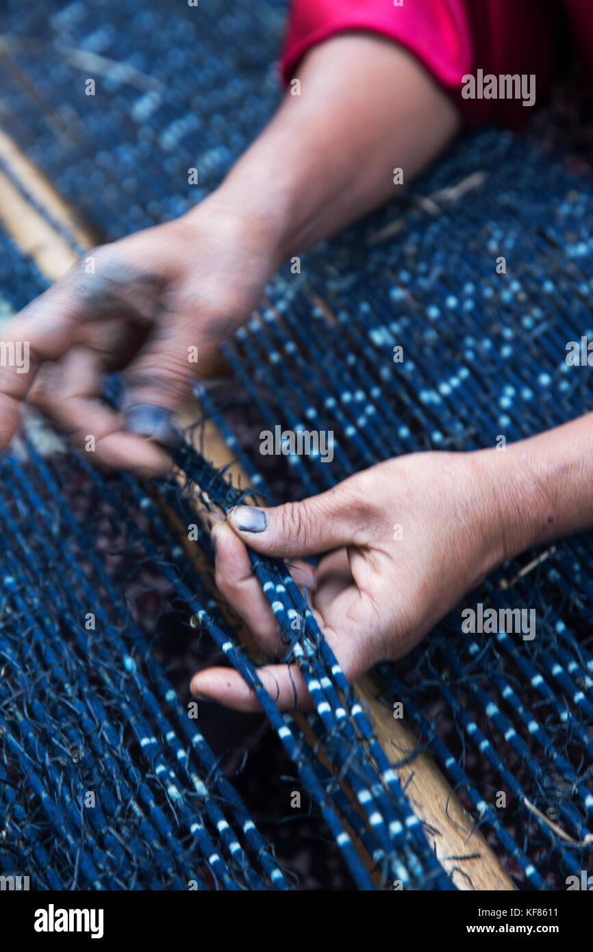 INDONESIA, Flores, INDONESIA, Flores, the indigo stained hands of a weaver in the town of Ende, a member of a weaving group called Bou Sama-Sama Ikat Stock Photo