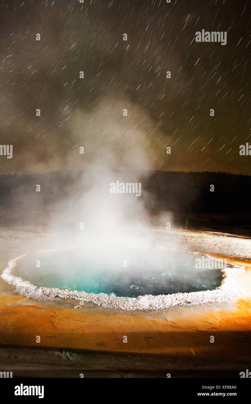 USA, Wyoming, Yellowstone National Park, geysers steam at Old Faithful
