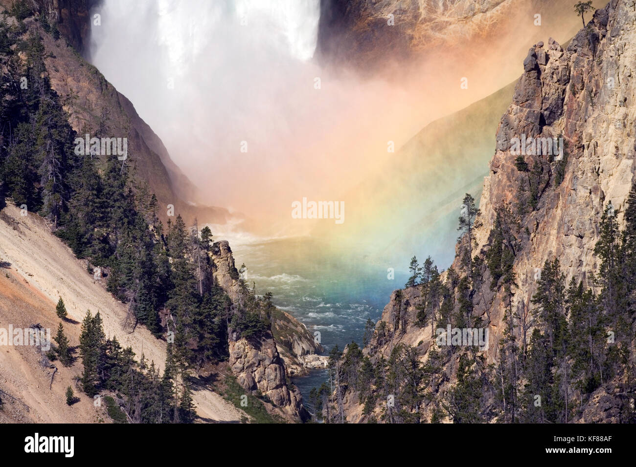 USA, Wyoming, Yellowstone National Park, geysers steam at Old Faithful