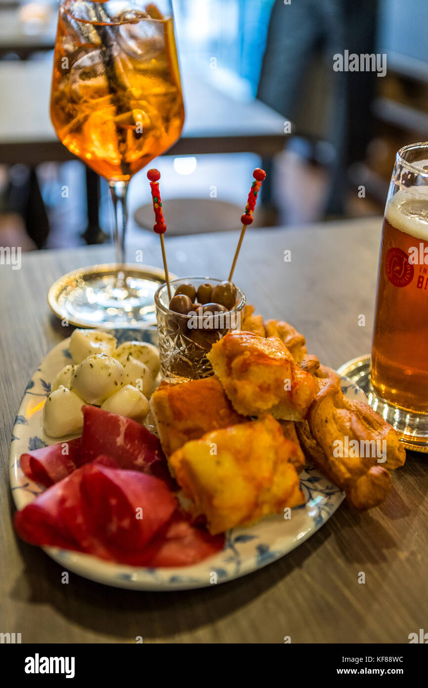 The Brothers cafe bar, Como. Italy Stock Photo Alamy